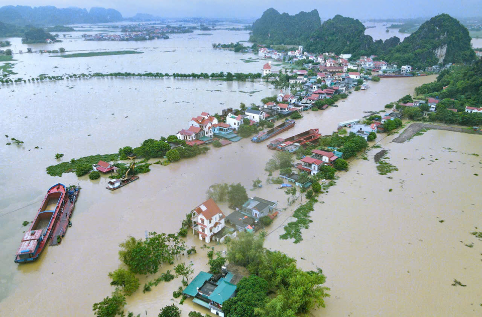 Ninh Bình: đỉnh lũ sông Hoàng Long đạt trên mức báo động 3