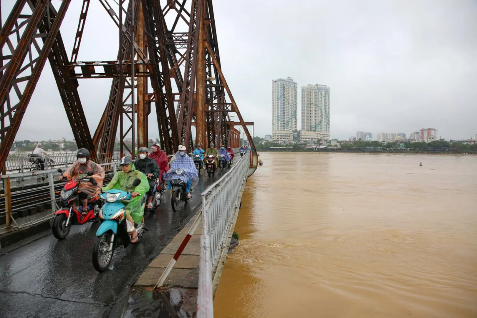 Tập trung ứng phó lũ lớn, đảm bảo an toàn đê điều sông Hồng-sông Thái Bình