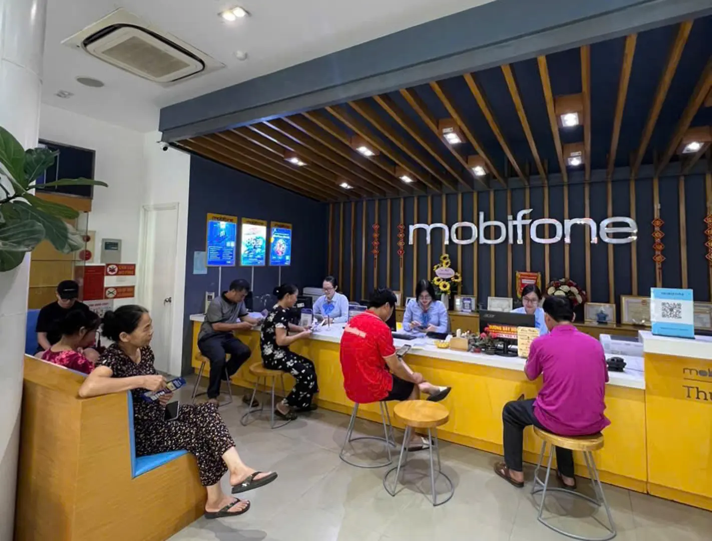 MobiFone hoàn thành hỗ trợ đợt 1 số tiền 50 tỷ đồng cho khách hàng 