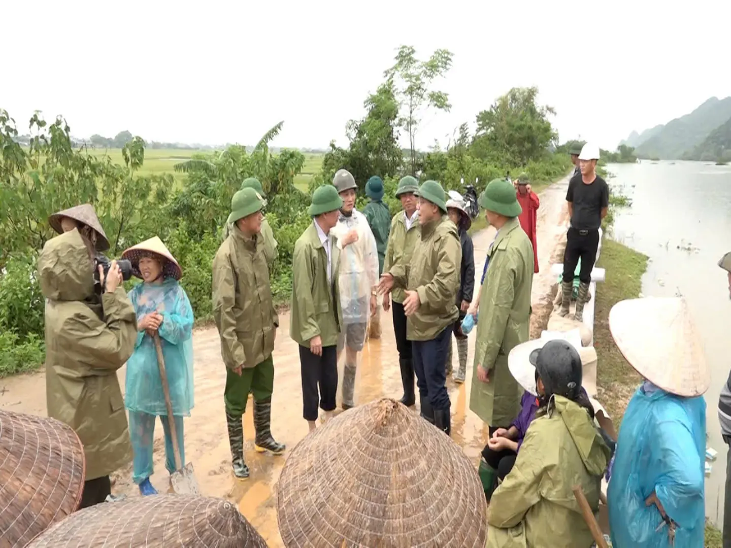 Giám đốc Công an Hà Nội kiểm tra phòng chống mưa lũ ở huyện Mỹ Đức