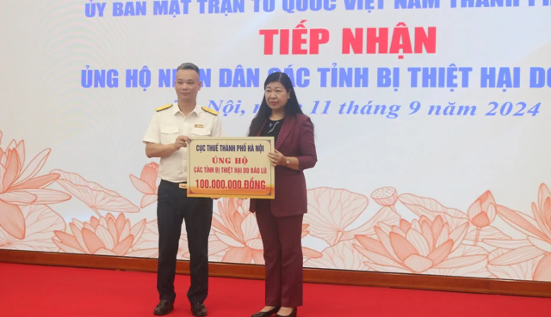 Ngành Thuế Hà Nội chung tay ủng hộ đồng bào thiệt hại do bão số 3