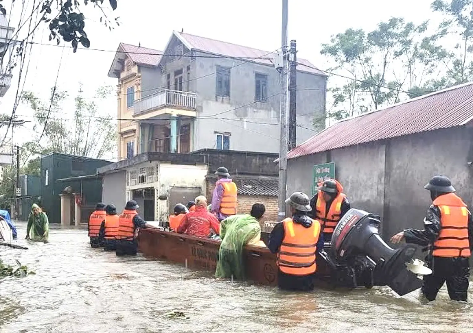 Hệ thống dân vận chung tay giảm thiểu thiệt hại do mưa bão gây ra