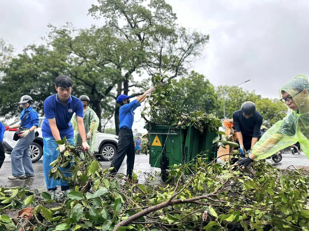 Hà Nội: tập trung nhân lực, phương tiện dọn rác, đảm bảo vệ sinh môi trường