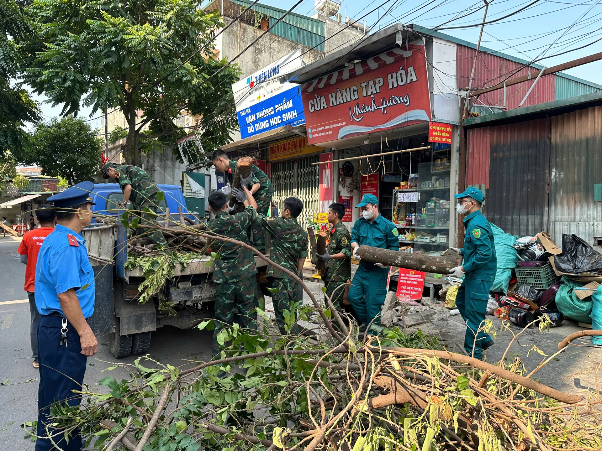 Hơn 3.000 người dân Hoàng Mai tham gia Tổng vệ sinh