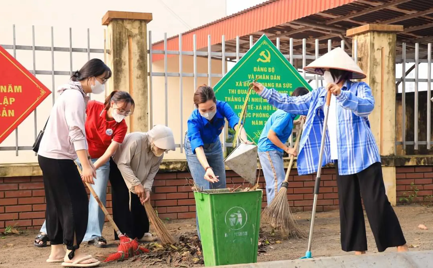 Quốc Oai ra quân tổng vệ sinh môi trường khắc phục hậu quả bão số 3