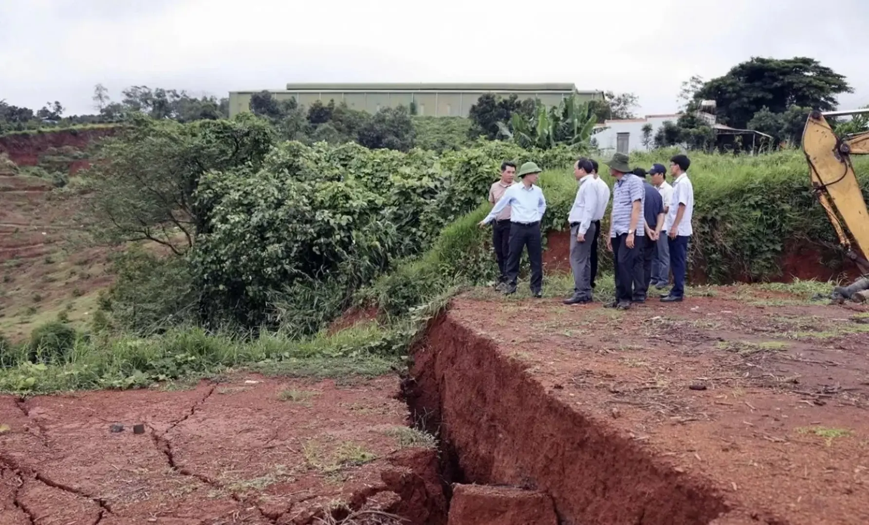 Đường Hồ Chí Minh qua tỉnh Đắk Nông bị sạt lở, sụt lún