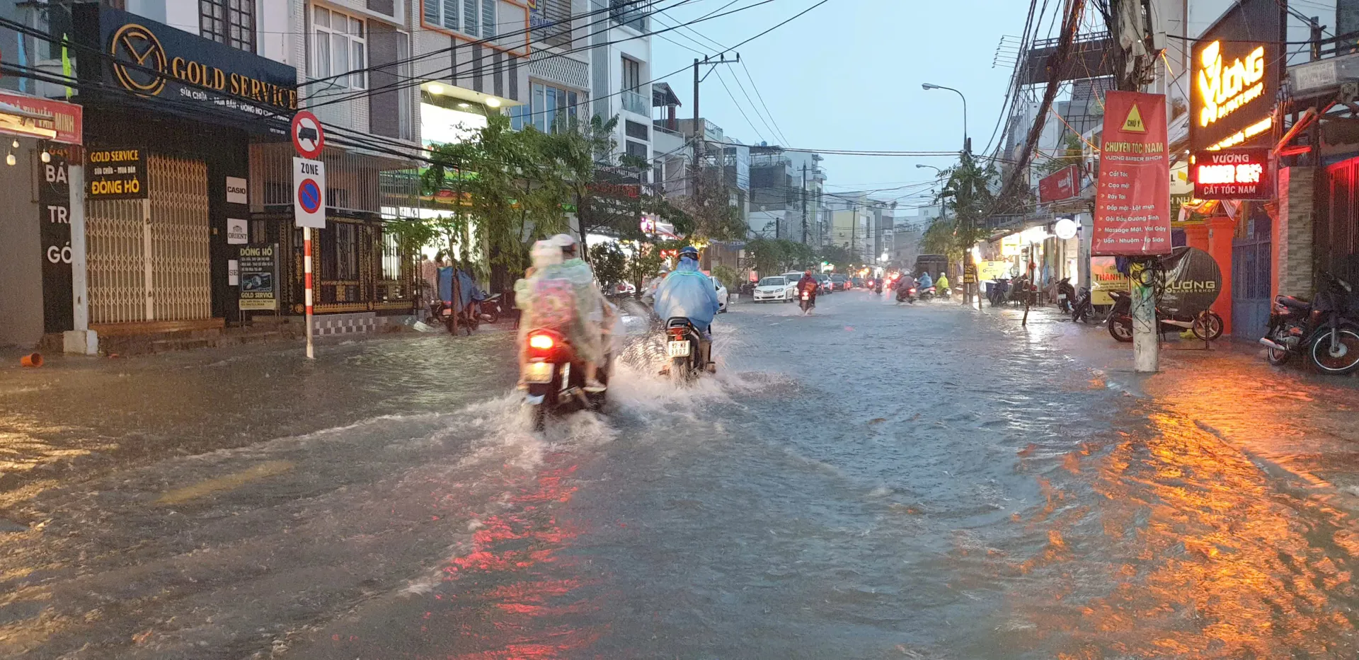 Đà Nẵng triển khai ứng phó với áp thấp nhiệt đới