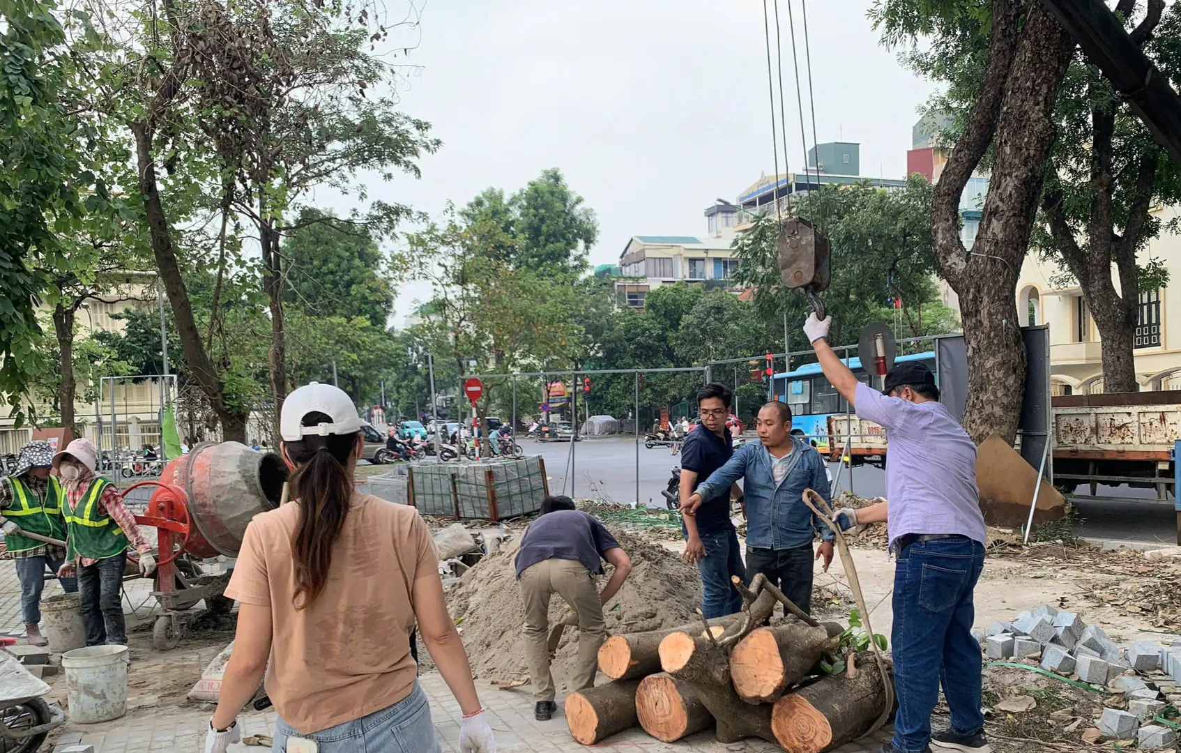 Quận Hai Bà Trưng: người dân cảm nhận cảnh quan xanh, sạch trở lại sau bão