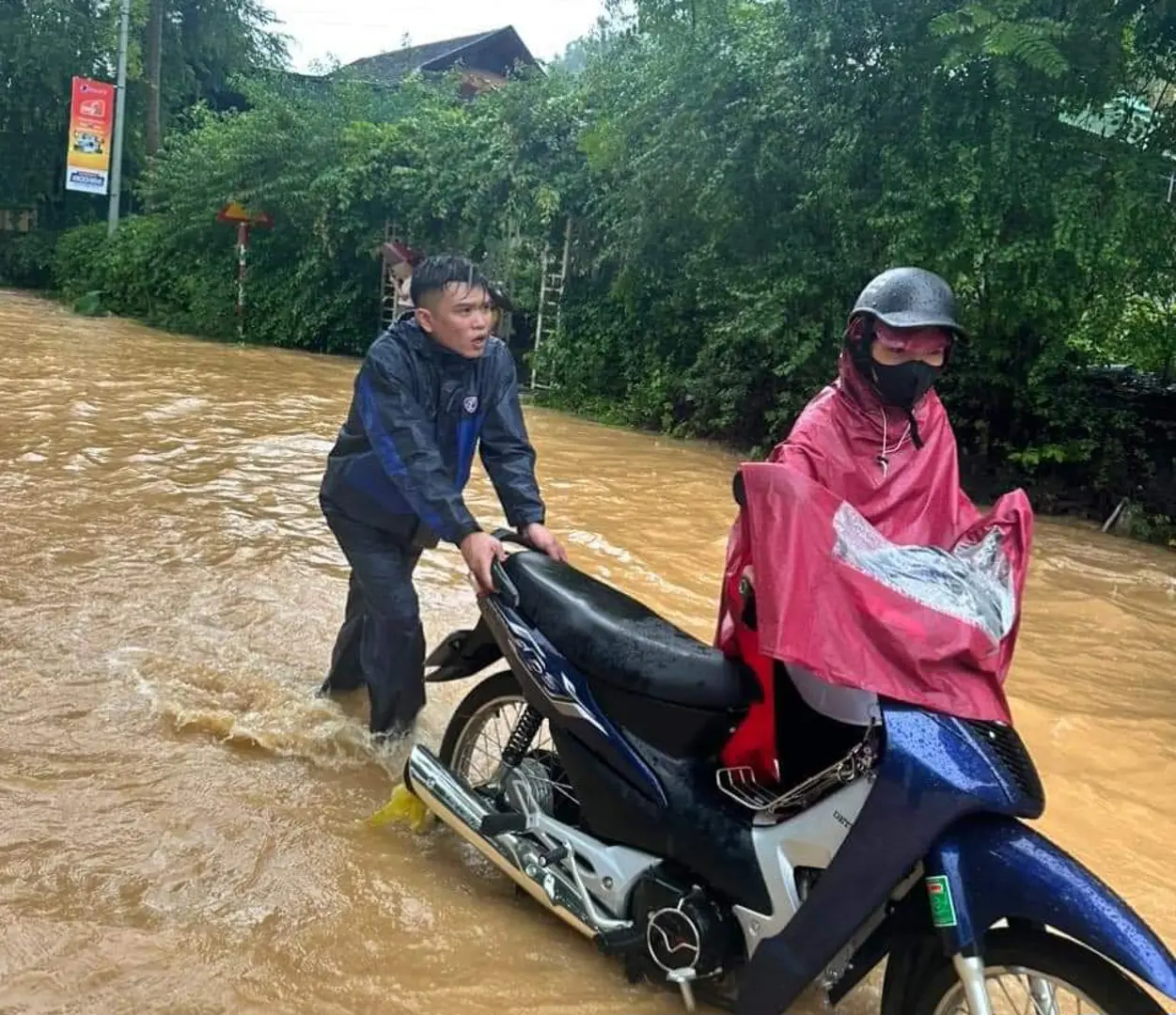 Nghệ An: mưa lớn khiến một số cung đường bị sạt lở