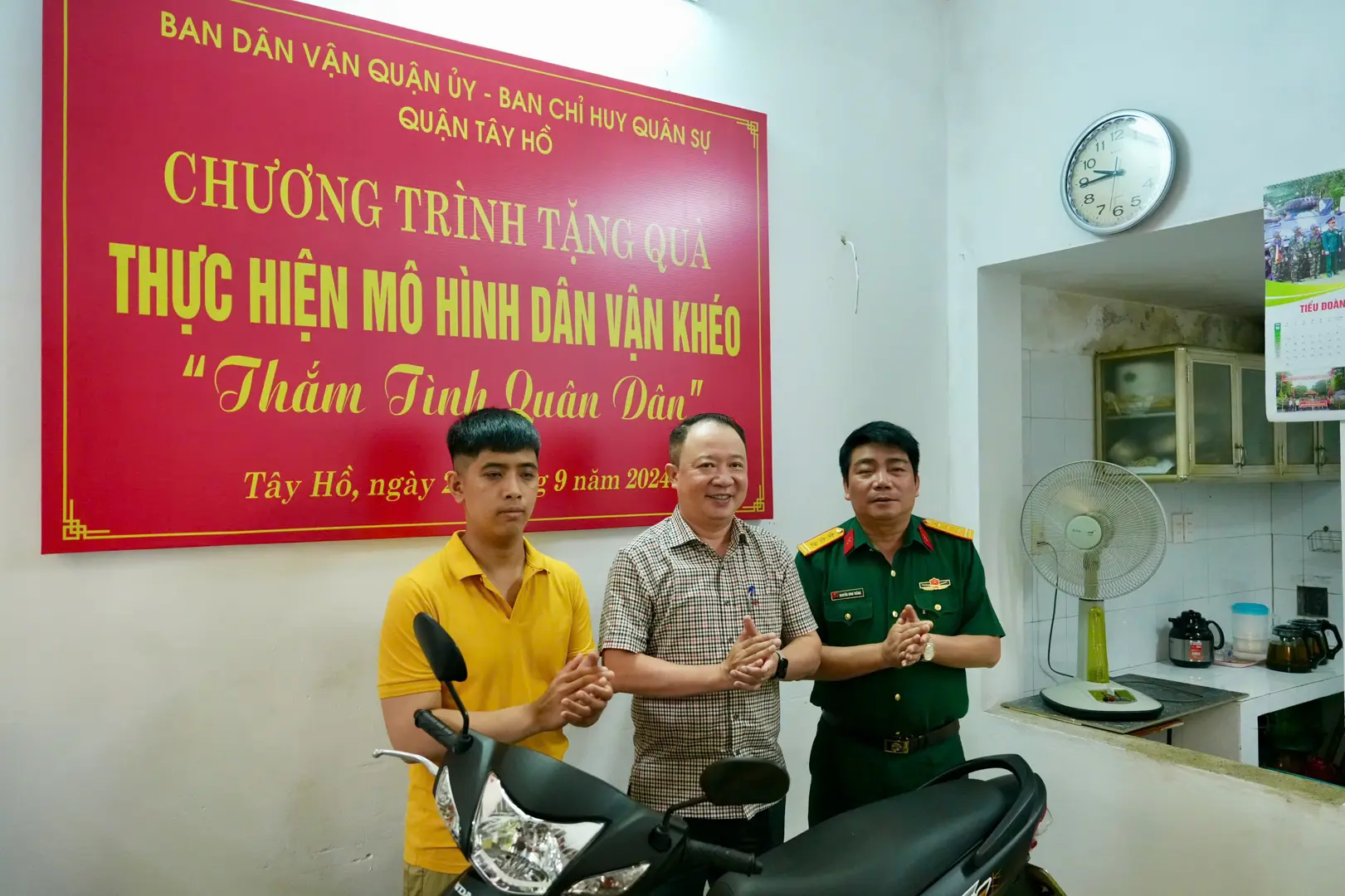 Thắm tình quân dân quận Tây Hồ