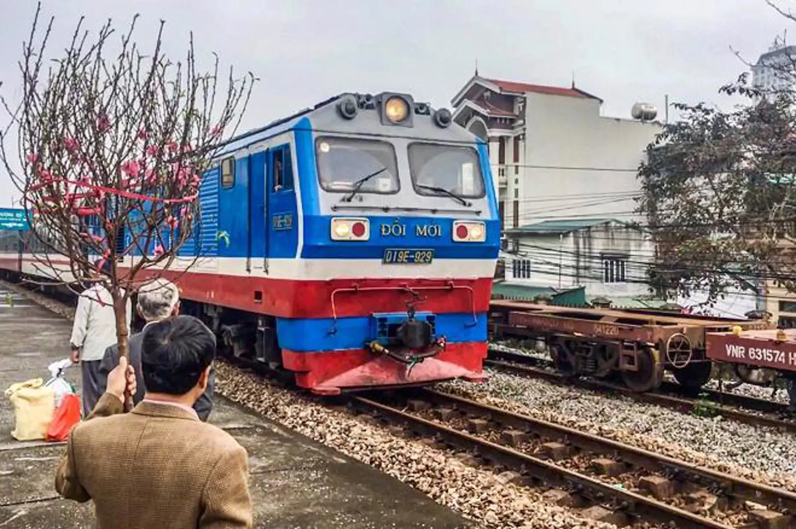 Mở bán sớm vé tàu Tết Ất Tỵ 2025 từ tháng 10, không bán ghế phụ