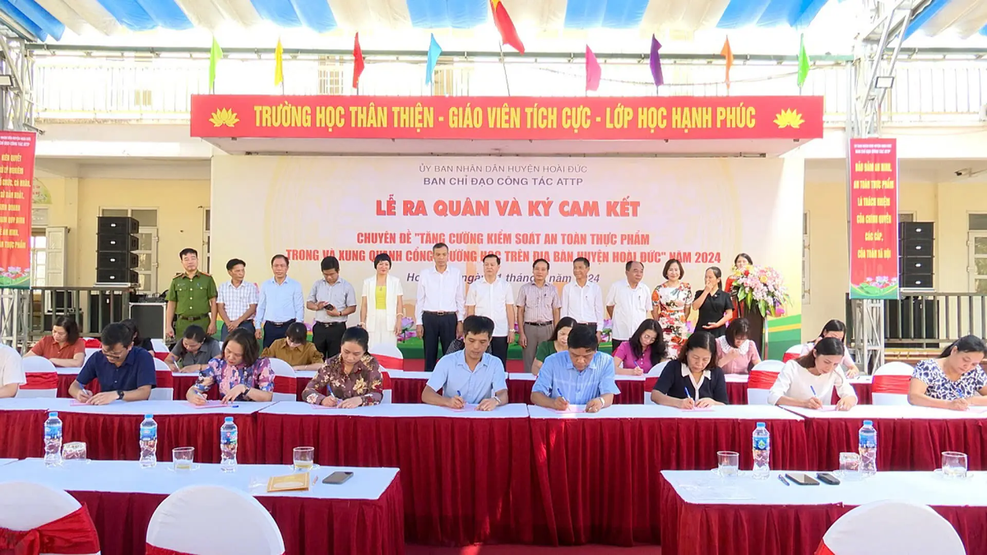 Vơi đi nỗi lo mất an toàn vệ sinh thực phẩm tại cổng trường