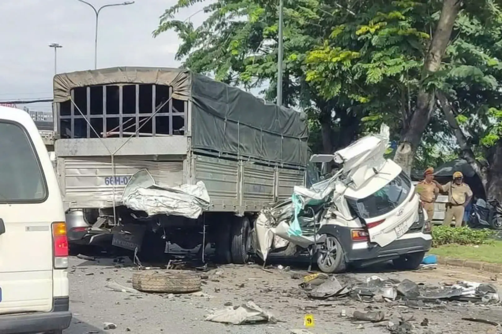 Tai nạn giao thông mới nhất 23/9/2024: 4 ôtô tông liên hoàn, 2 người tử vong