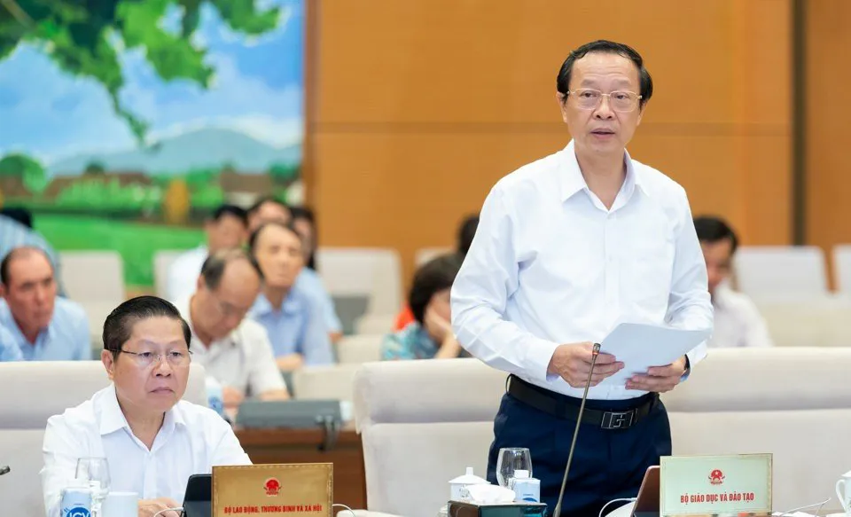 Đề xuất đưa quy định về chính sách tiền lương cho nhà giáo vào Luật