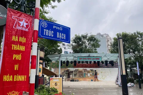 Gấp rút hoàn thiện bức tranh Panorama chào mừng 70 năm Ngày Giải phóng Thủ đô