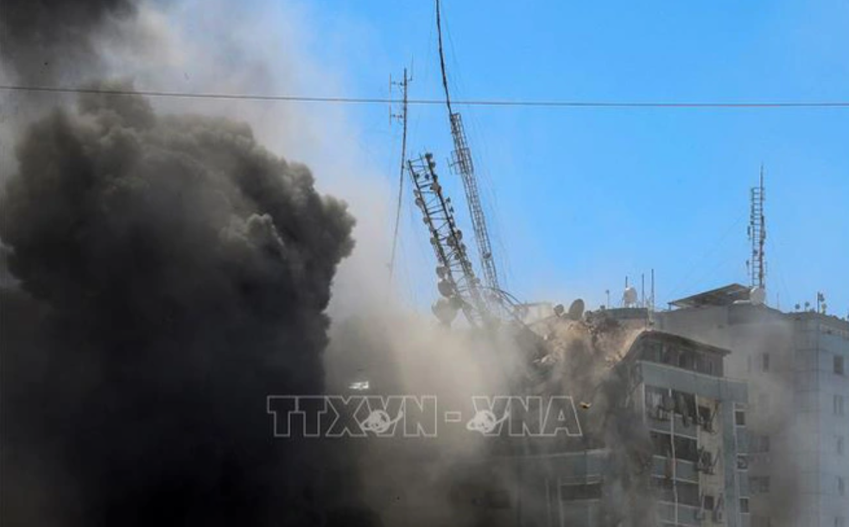 "Sốc và kinh hoàng" - giây phút Israel không kích tòa nhà trụ sở AP ở Gaza