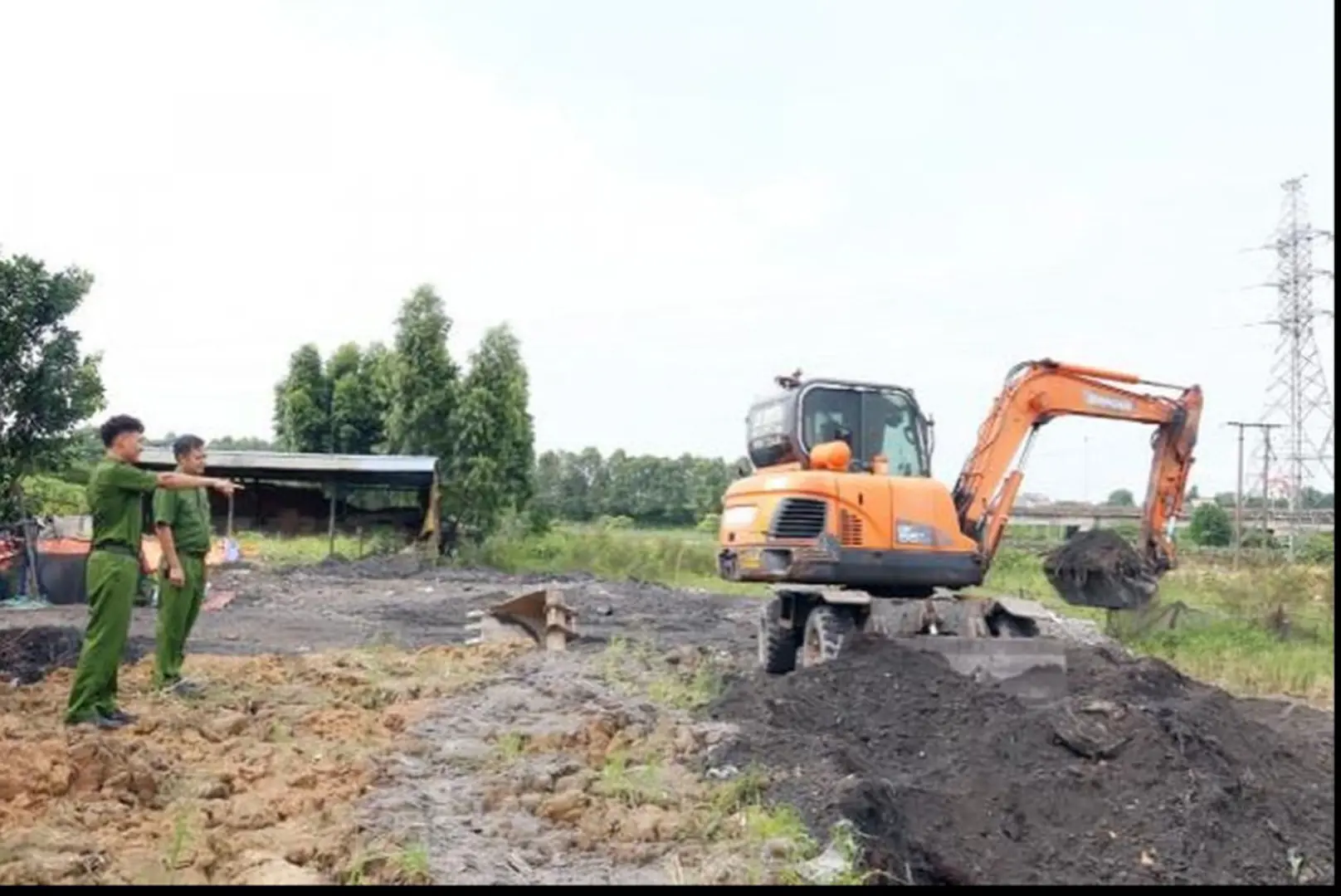 Bắc Ninh: khởi tố Phó Giám đốc đổ chất thải rắn công nghiệp ra môi trường