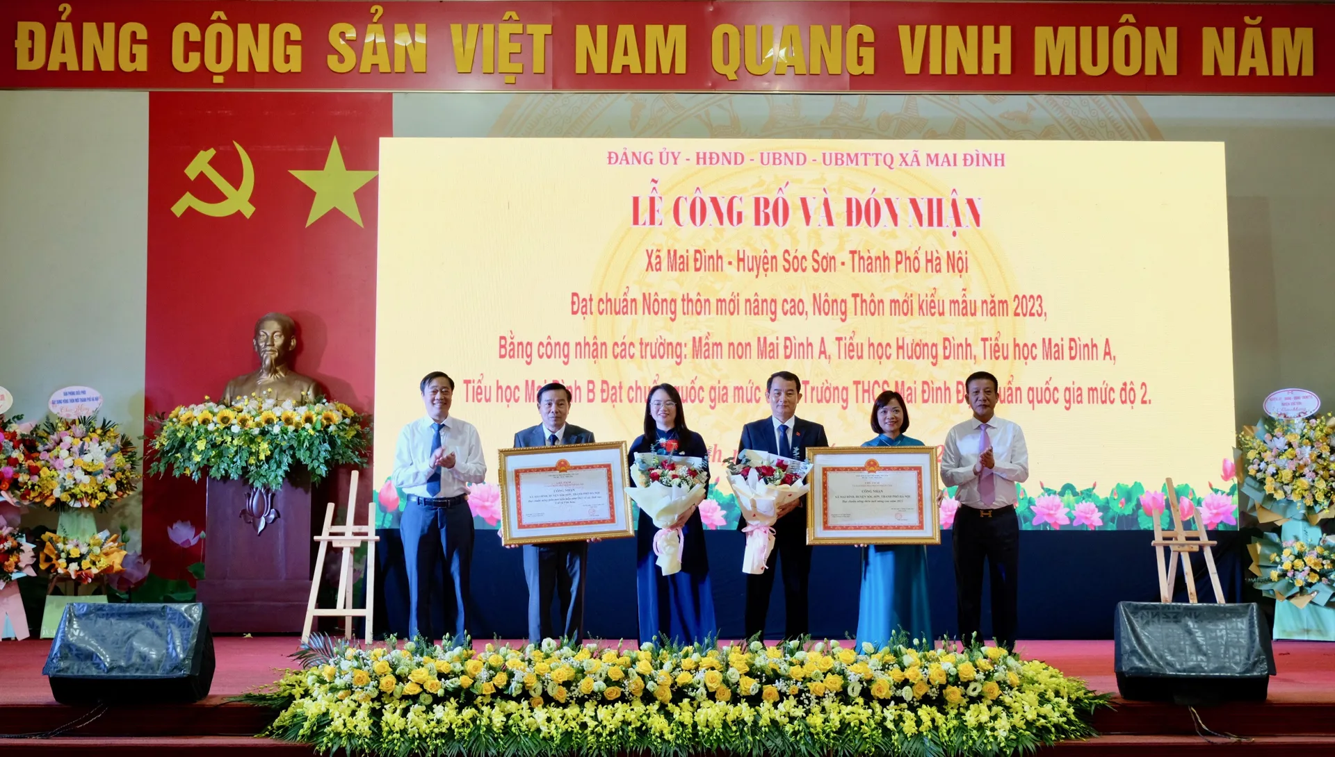 Xã Mai Đình đón bằng công nhận đạt chuẩn nông thôn mới kiểu mẫu