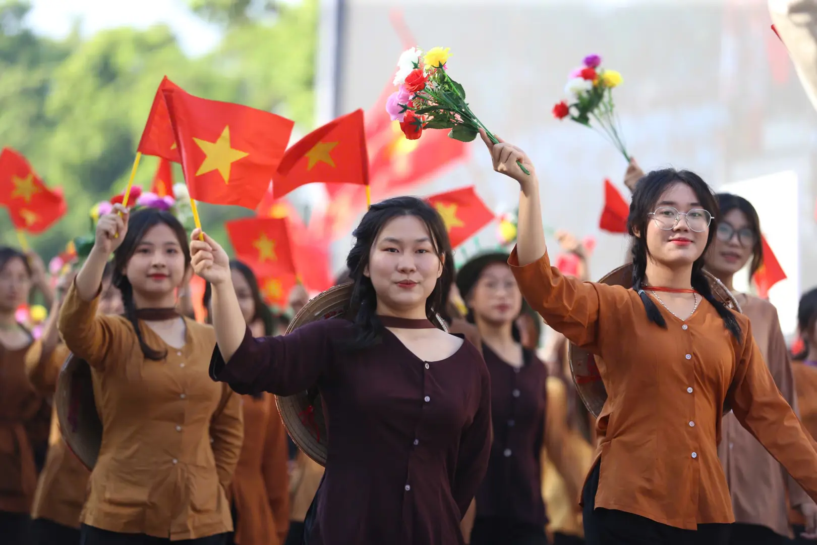 Người dân hân hoan hòa mình trong "Ngày hội Văn hoá vì hoà bình"