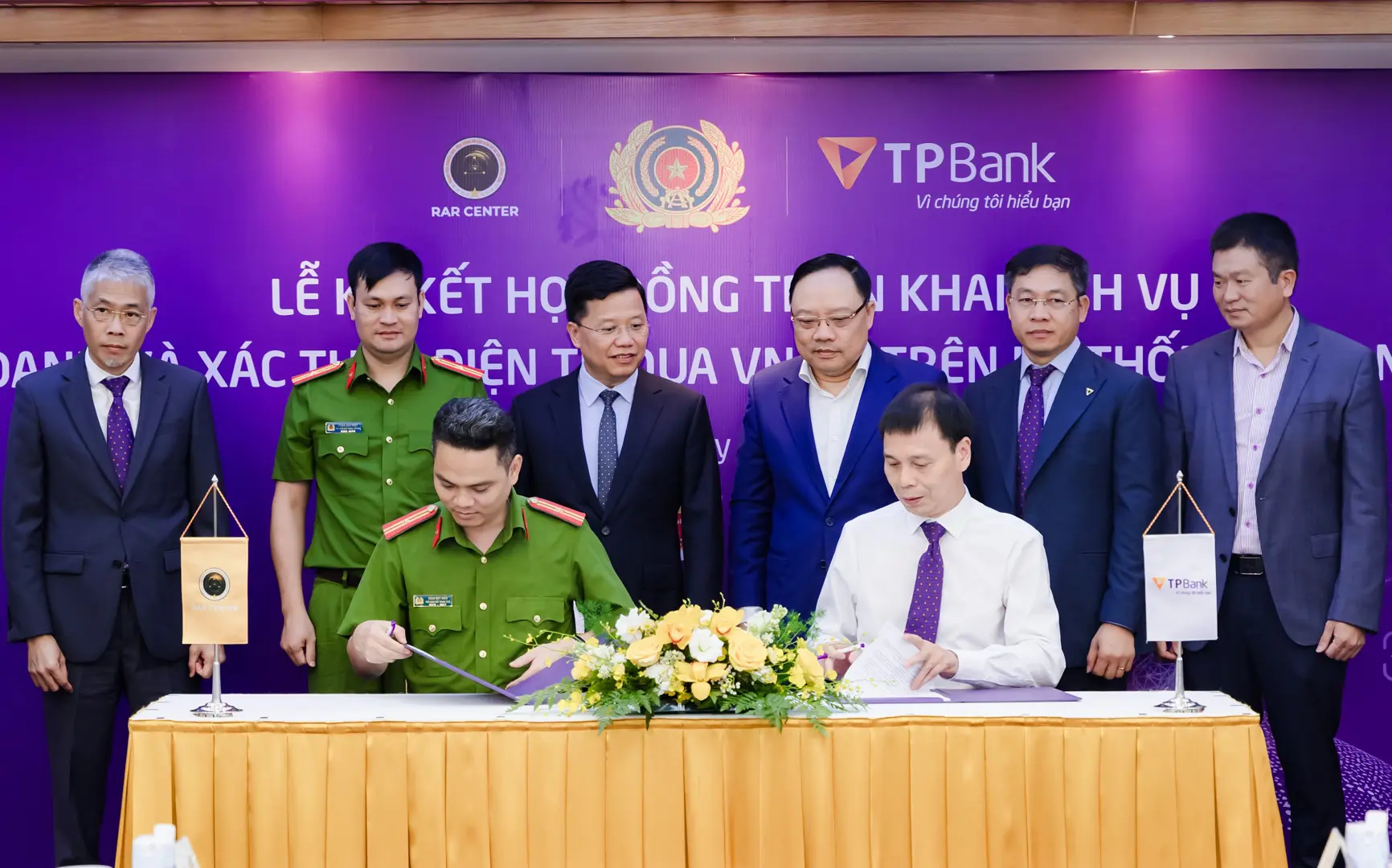 TPBank và Trung tâm RAR ký kết triển khai Định danh và xác thực điện tử