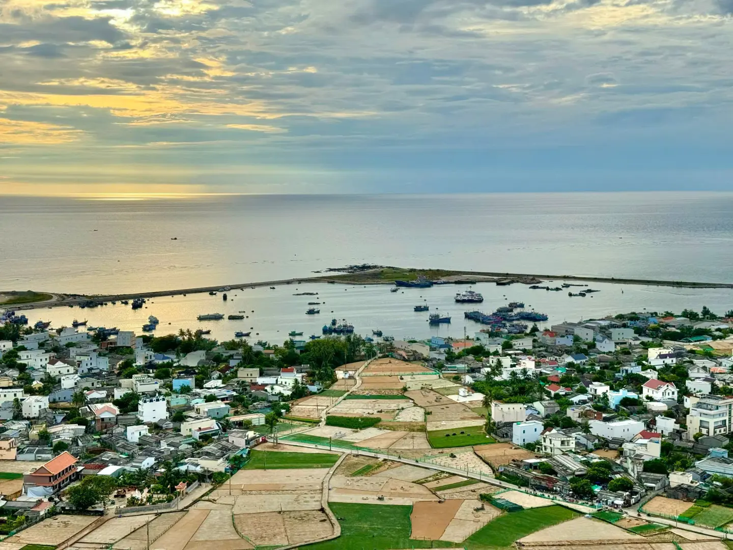 Quảng Ngãi: “Mỗi giọt nước là mỗi giọt vàng đối với người dân huyện đảo”