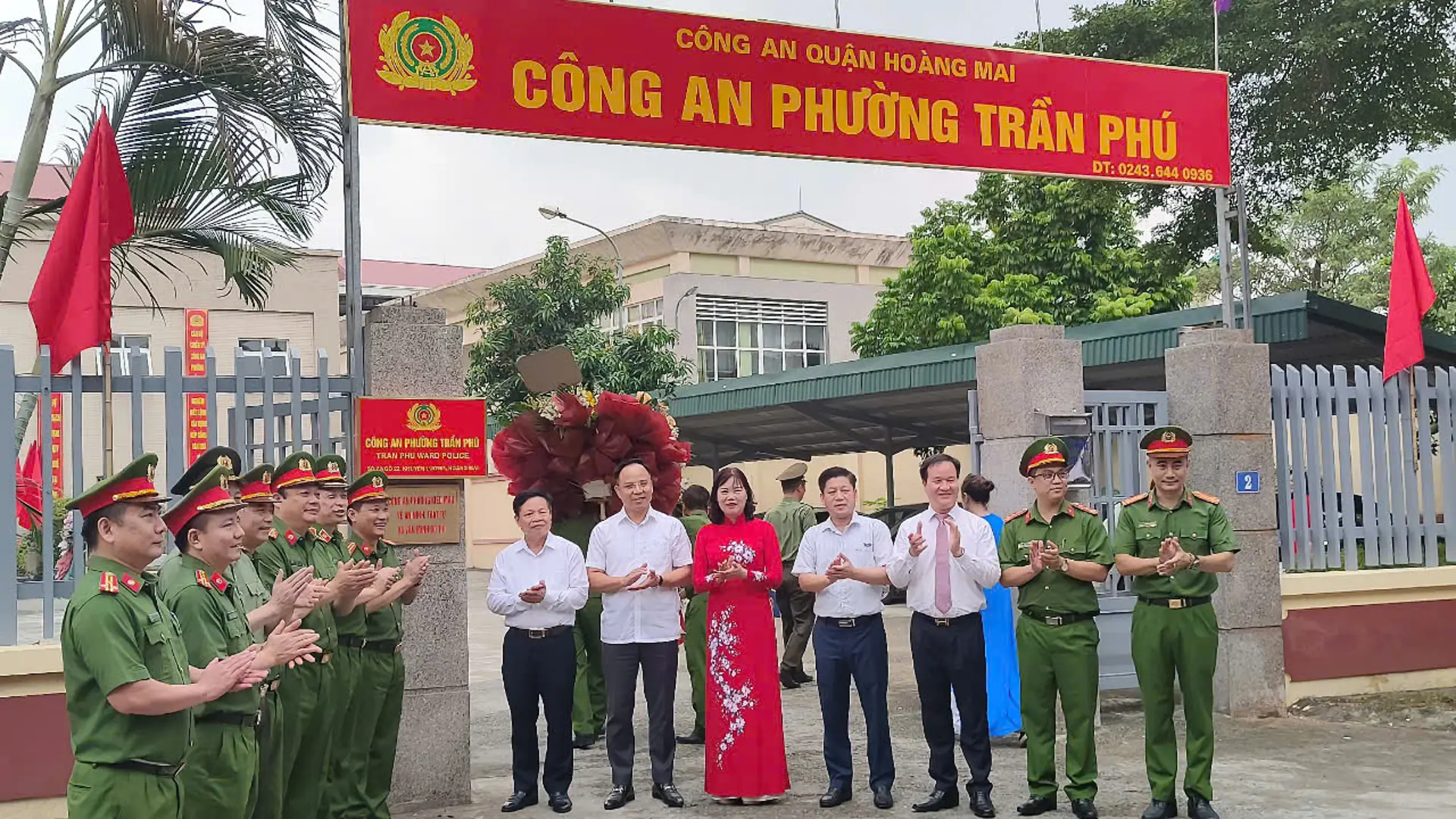 Quận Hoàng Mai gắn biển “Công an phường kiểu mẫu” tại phường Hoàng Liệt, Trần Phú