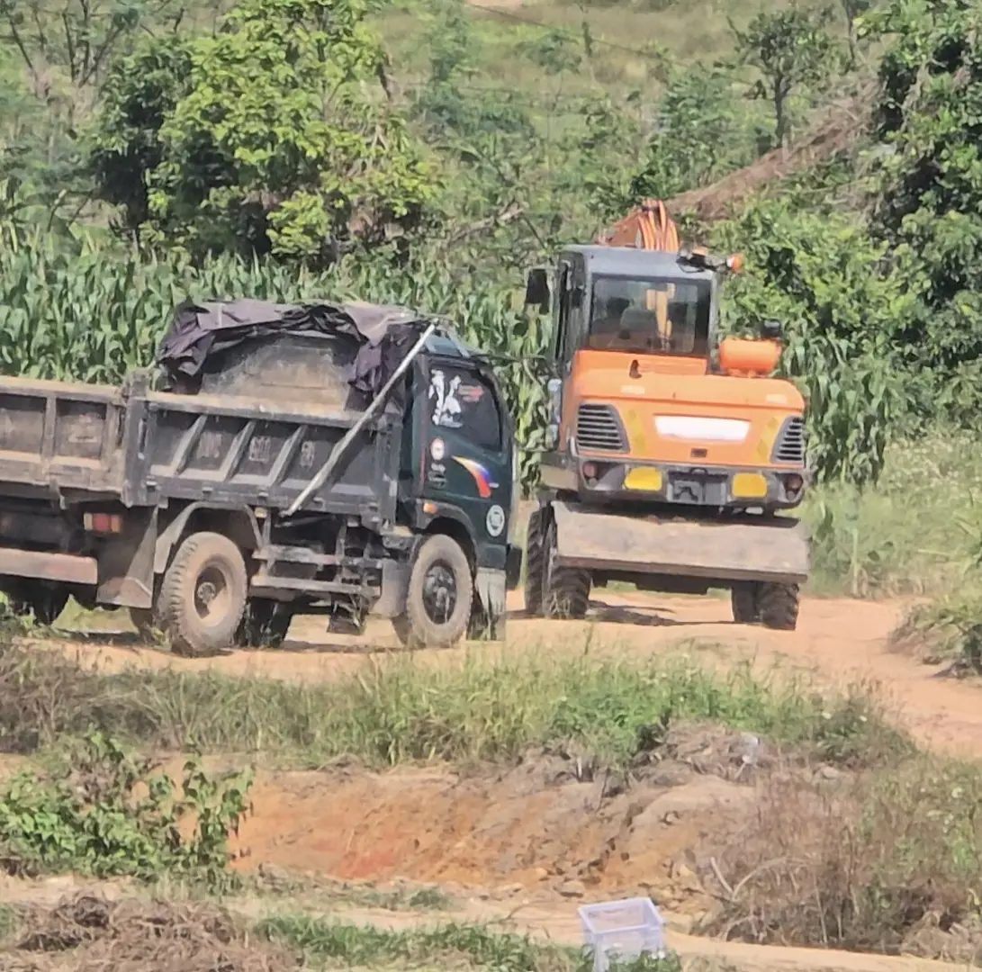 Quảng Ninh: công khai đào, xúc và vận chuyển trái phép đất tại xã Sông Khoai