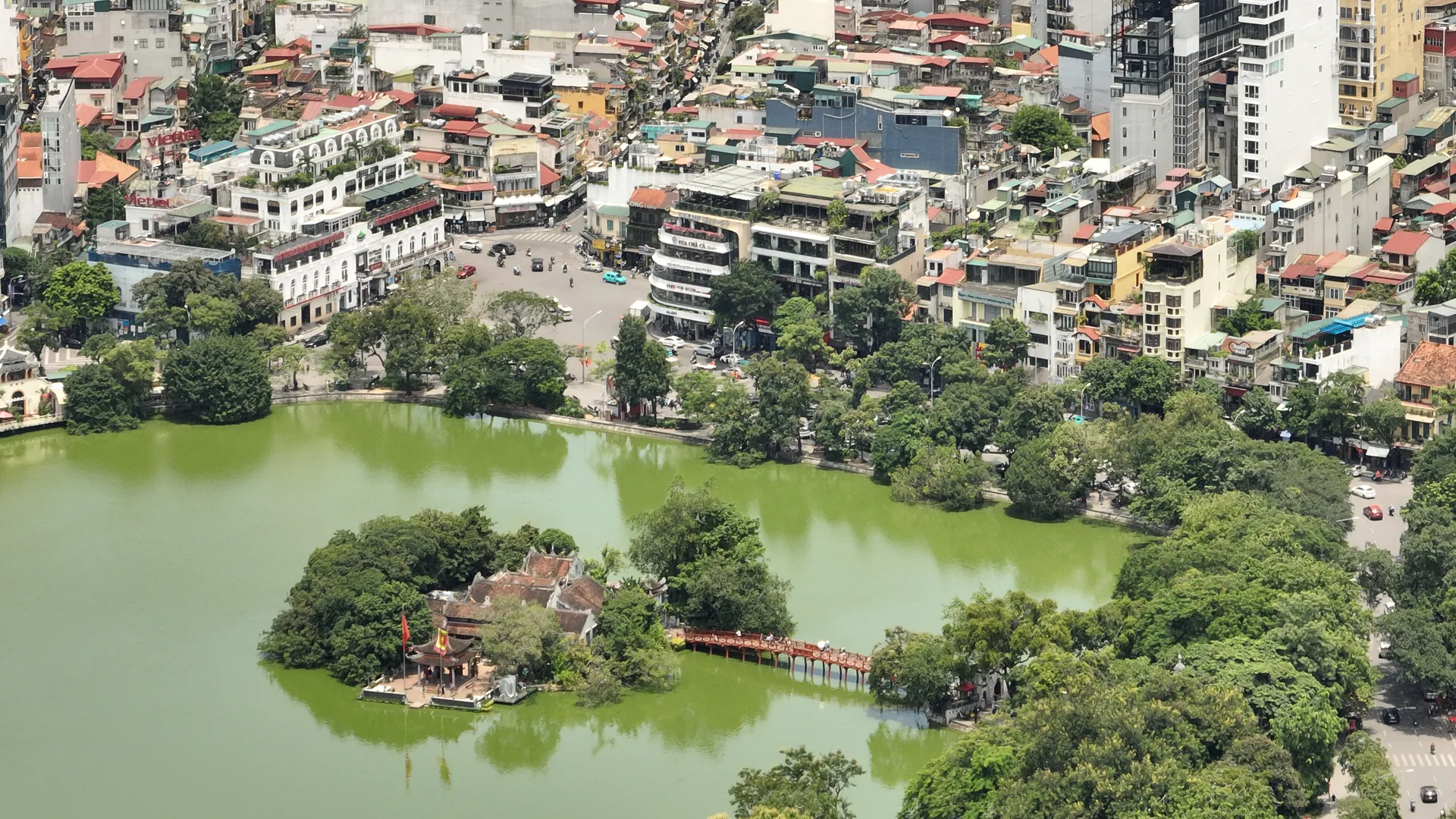 Phát huy nguồn tài nguyên kiến trúc, không gian mặt nước của Hà Nội