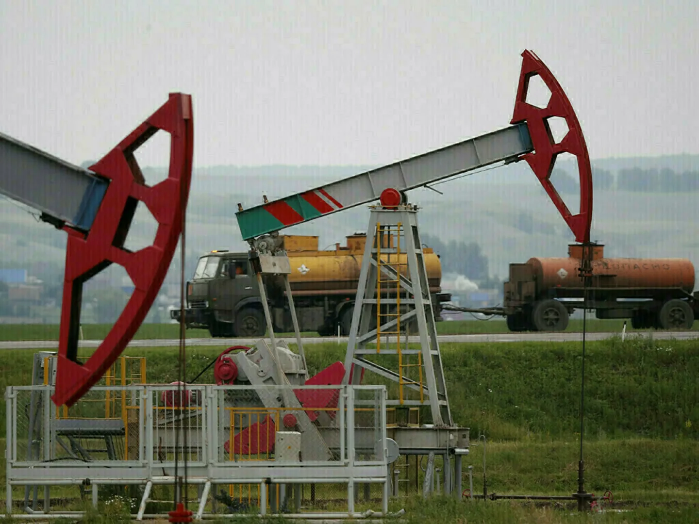 Phản ứng của thị trường dầu sau khi OPEC+ hoãn kế hoạch tăng sản lượng