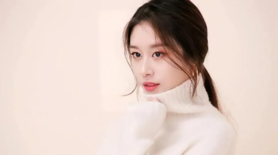 Jiyeon của T-ara đối diện "cuồng phong" từ dân mạng