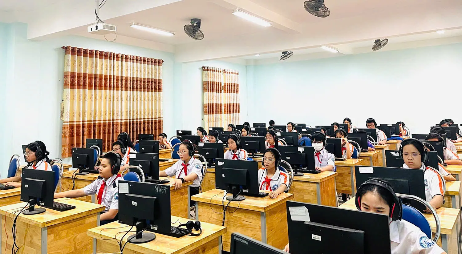 Trường phổ thông Thực hành sư phạm trả lại những khoản thu chưa phù hợp