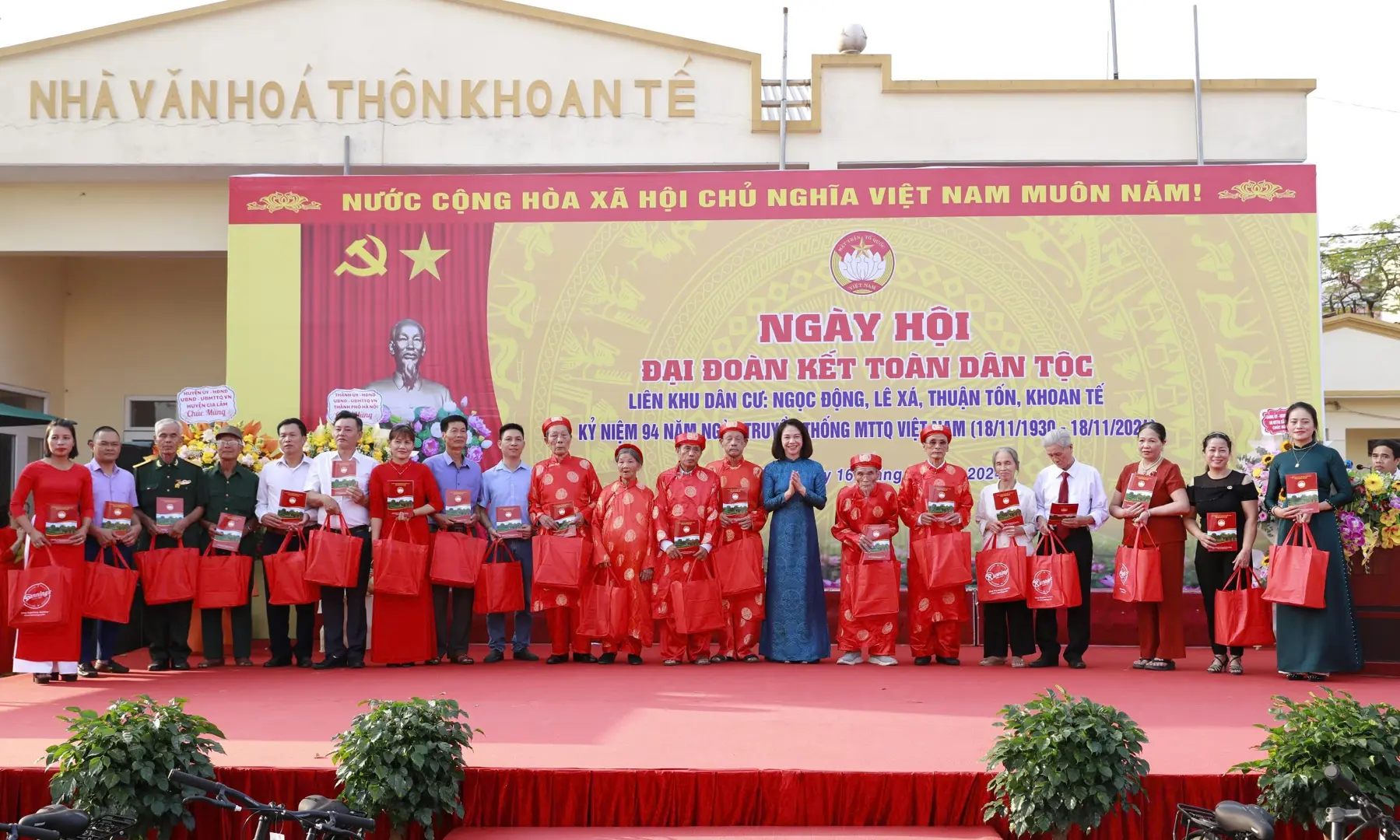 Lãnh đạo Thành phố dự Ngày hội Đại đoàn kết toàn dân tộc tại Gia Lâm