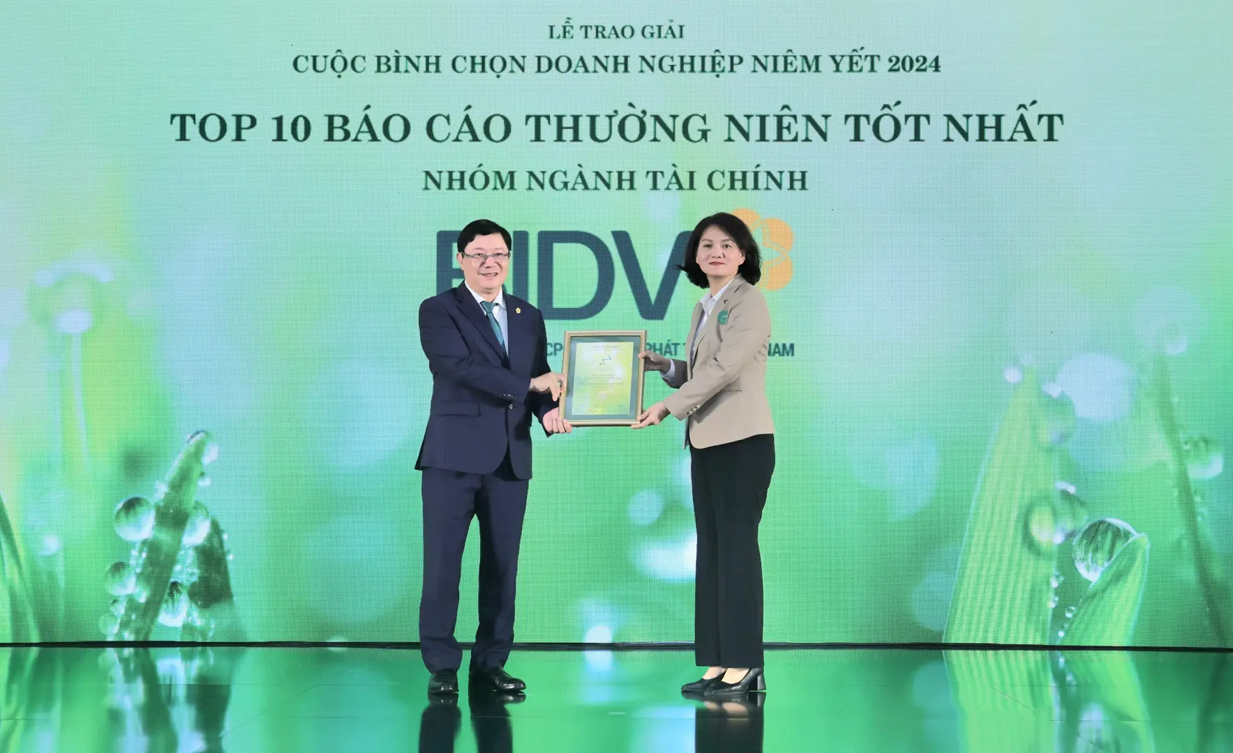 BIDV nhận giải thưởng “Top 10 Báo cáo thường niên tốt nhất - Nhóm ngành tài chính”