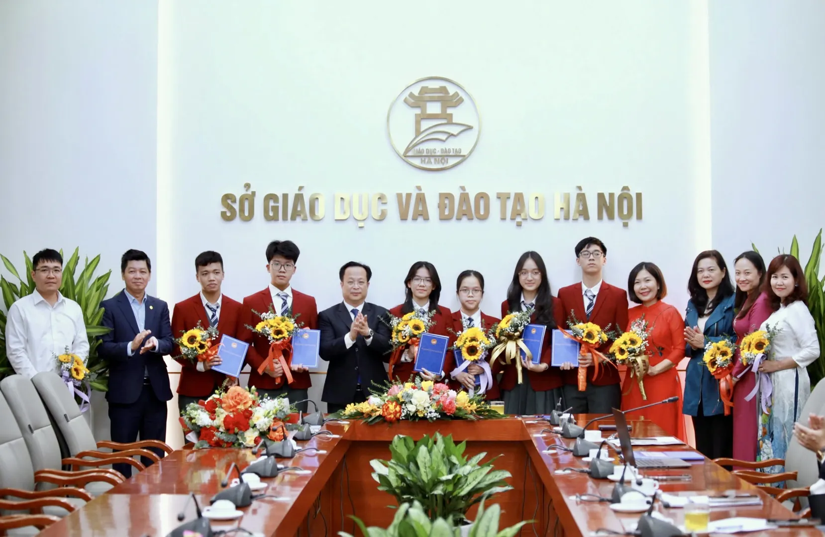 Hà Nội tổ chức lễ xuất quân đội tuyển thi Olympic Khoa học trẻ (IJSO) 2024