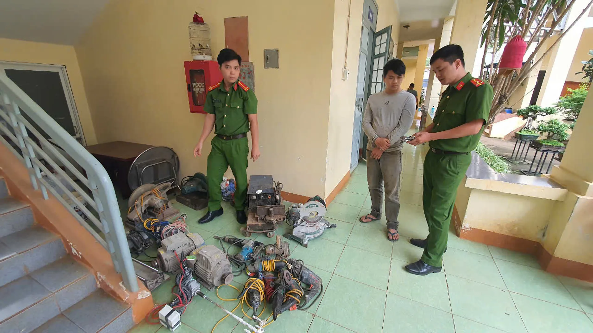 Đắk Lắk: thủ đoạn tinh vi của gã trộm cắp đóng giả “lao công”