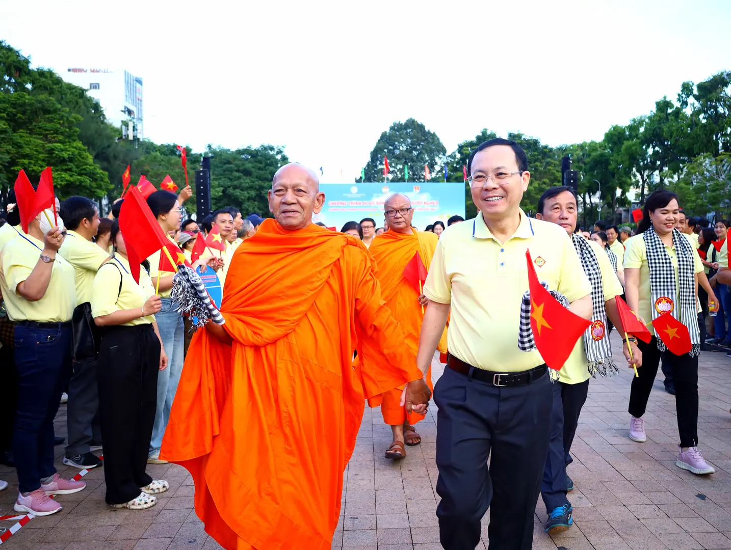 Cần Thơ: Hơn 3.000 người tham gia đi bộ "Đồng hành vì người nghèo”