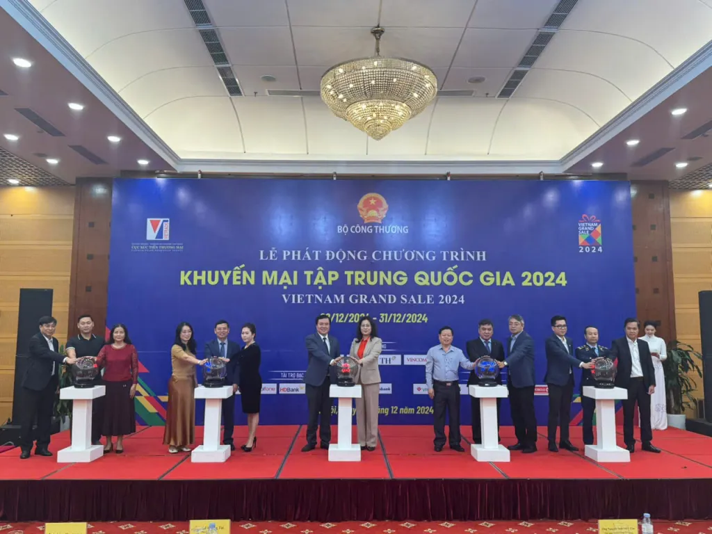 Mùa mua sắm, người dùng có cơ hội mua hàng khuyến mãi giảm giá đến 100%