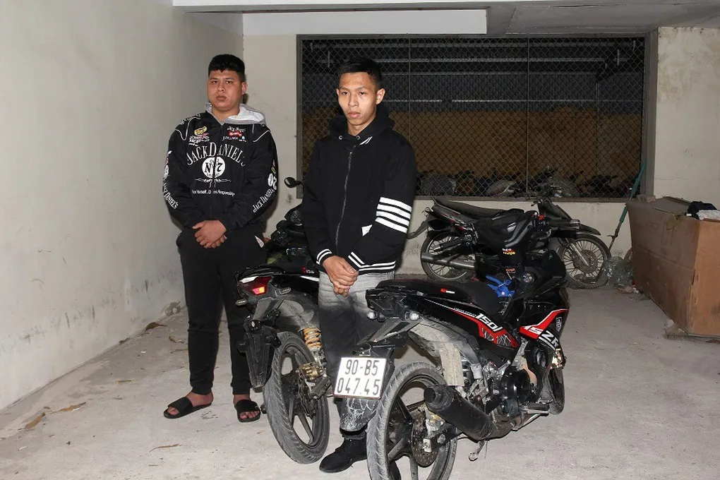 Hà Nam: tạm giữ 2 đối tượng lao thẳng xe vào cảnh sát giao thông