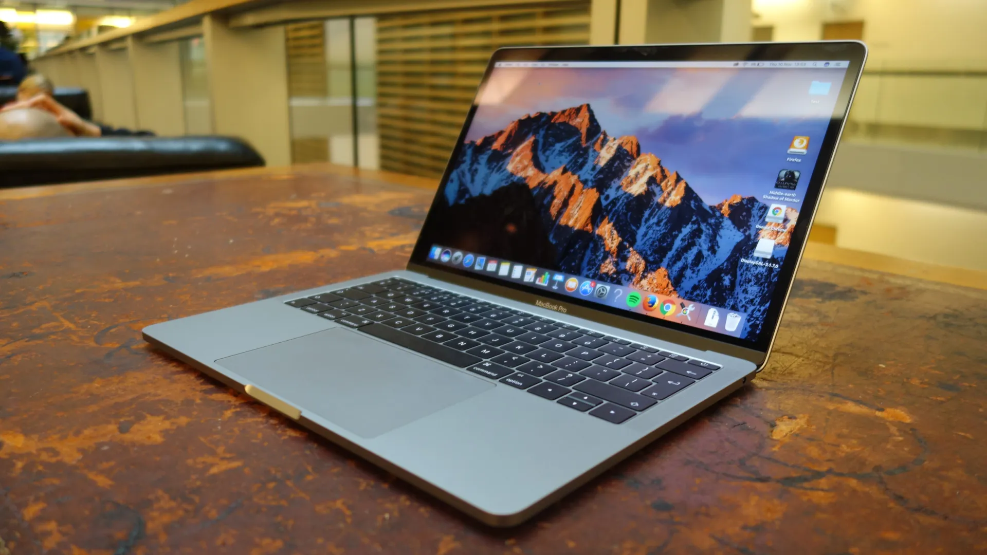 MacBook Pro sẽ bỏ thiết kế notch tai thỏ