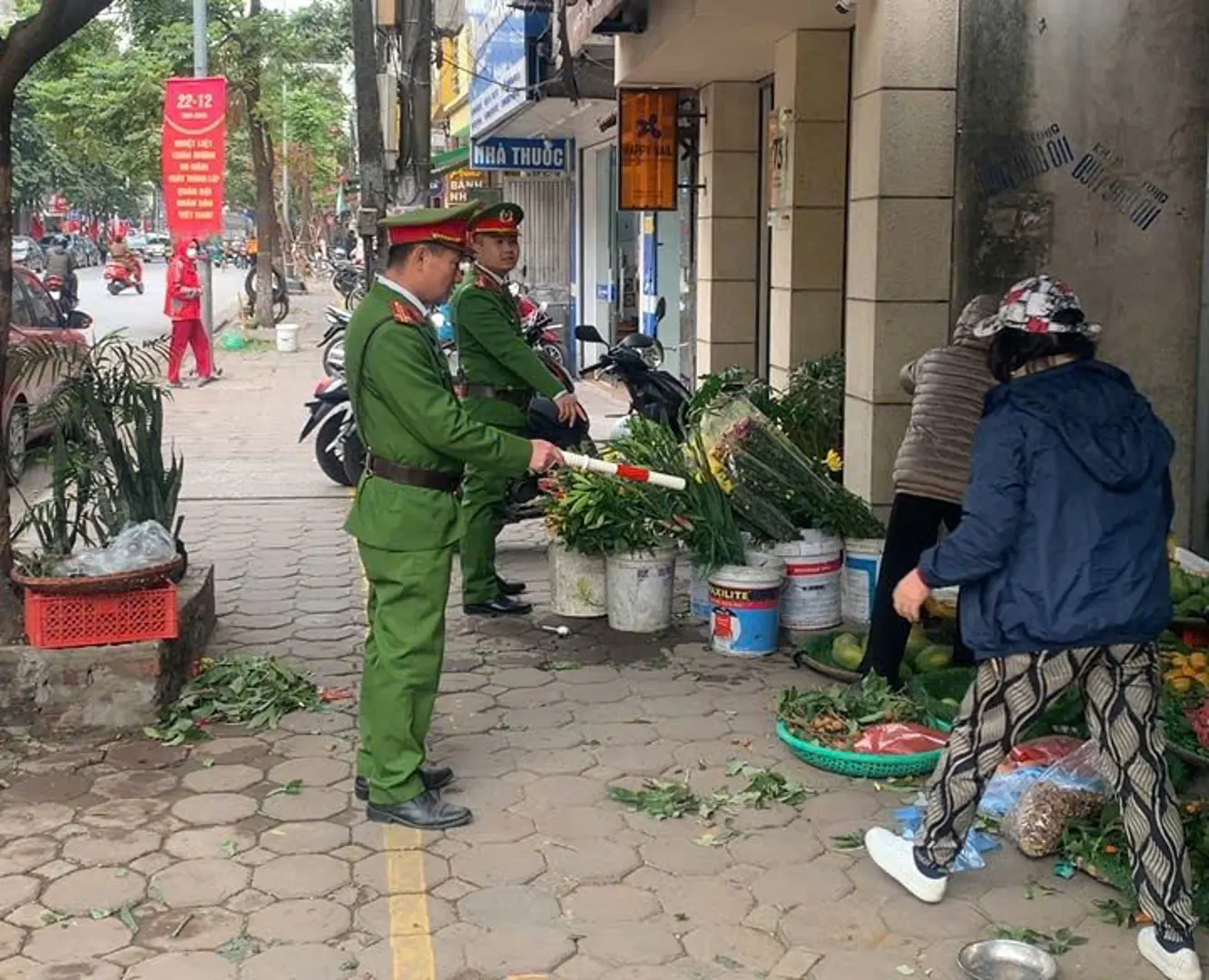 Quận Hai Bà Trưng: các phường cao điểm ra quân bảo đảm trật tự đô thị