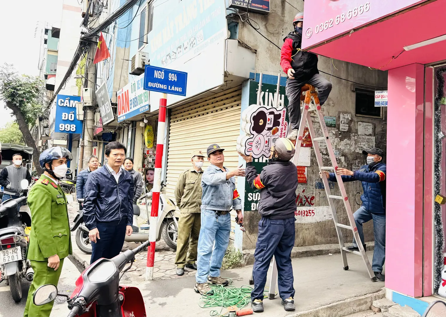 Quận Đống Đa đồng loạt ra quân bảo đảm trật tự đô thị dịp cuối năm