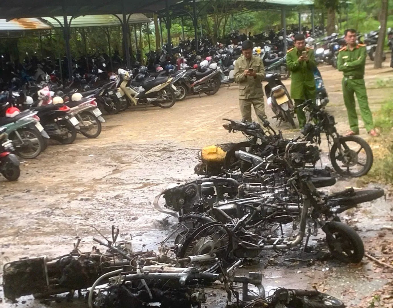 Gia Lai: cháy nhiều xe máy của học sinh để trong trường học