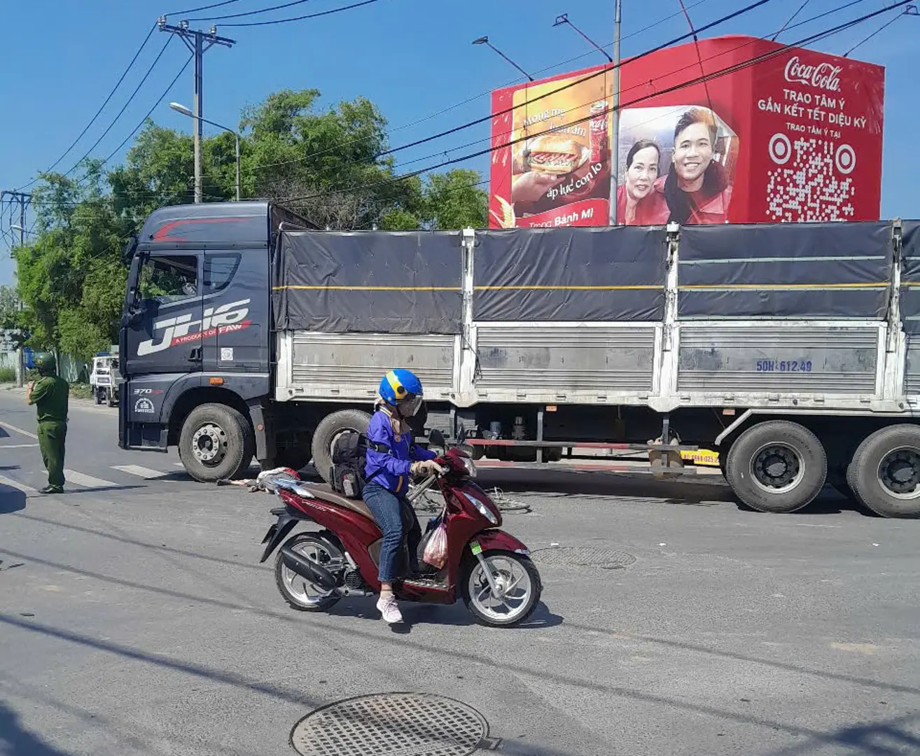 Tai nạn giao thông mới nhất 30/12/2024: Xe tải ôm cua, nữ công nhân thiệt mạng