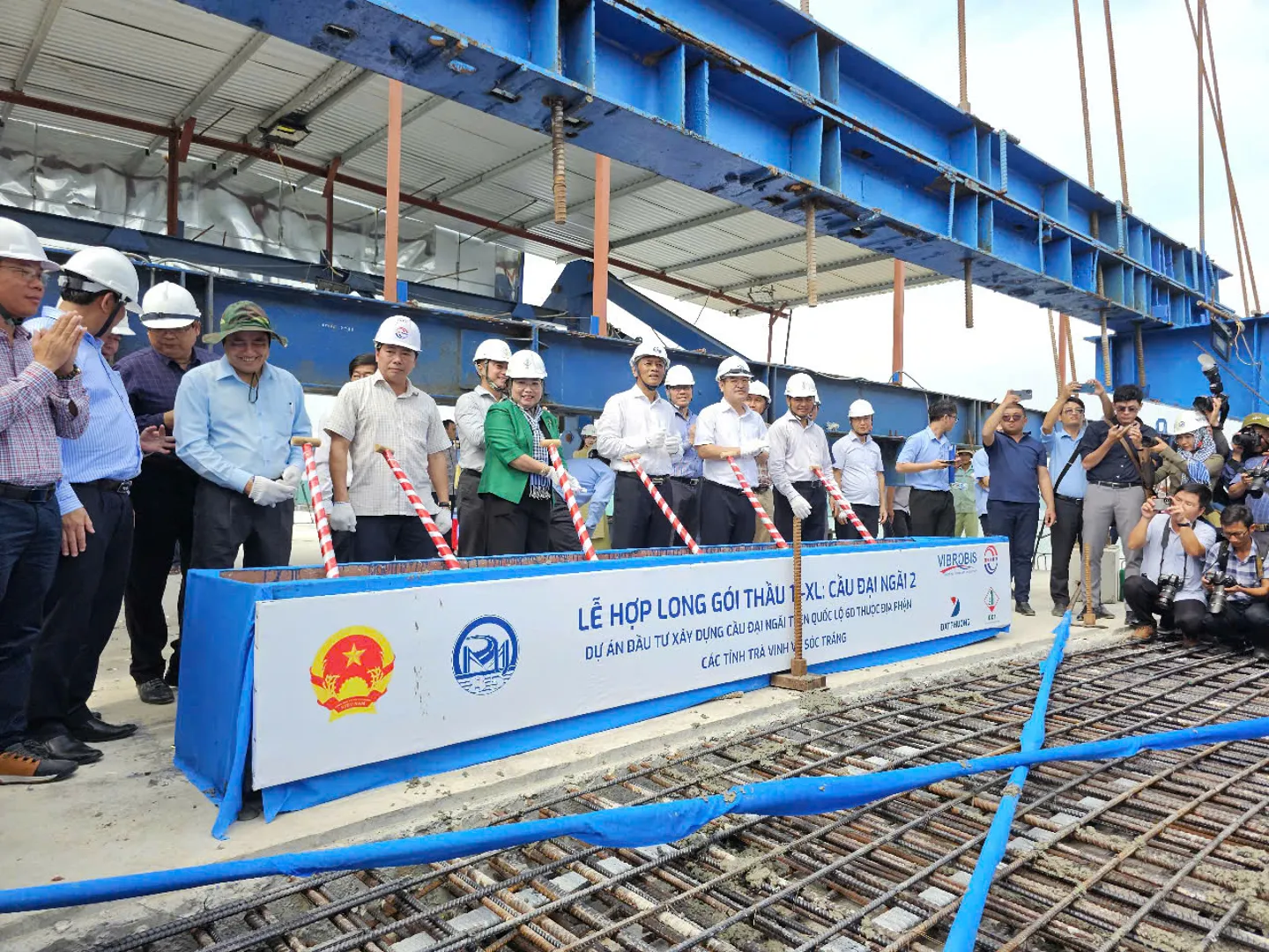 Hợp long cầu Đại Ngãi 2 nối Trà Vinh - Sóc Trăng 