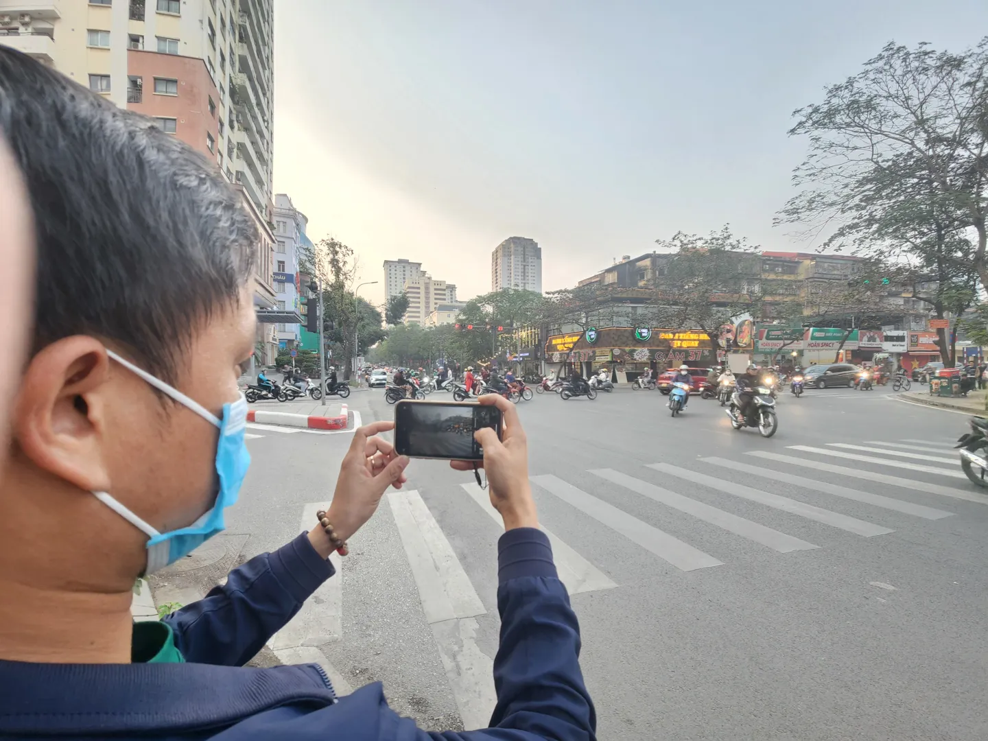 Làm thế nào cho đúng và nhân văn?