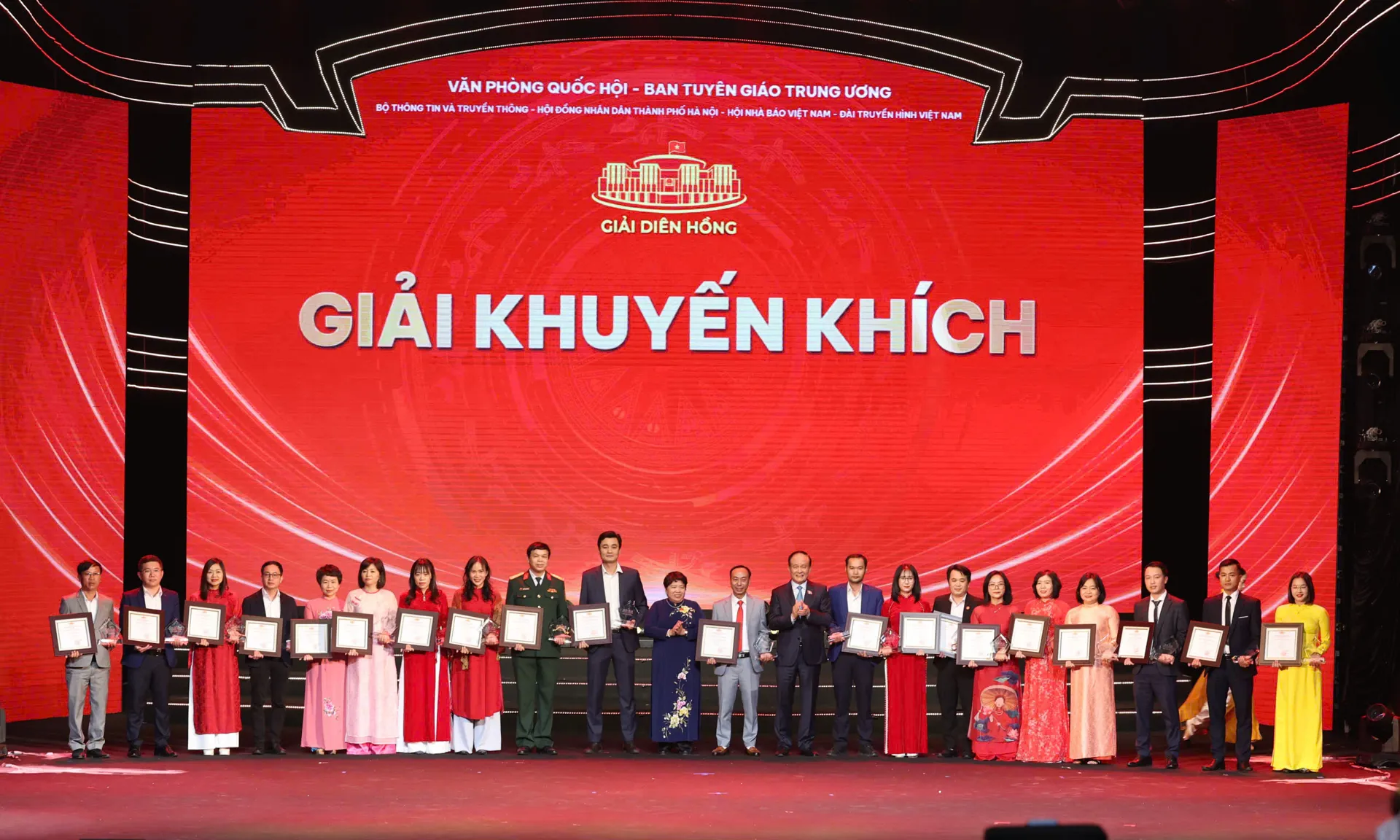 Trao Giải Diên Hồng lần thứ ba cho 83 tác phẩm báo chí xuất sắc