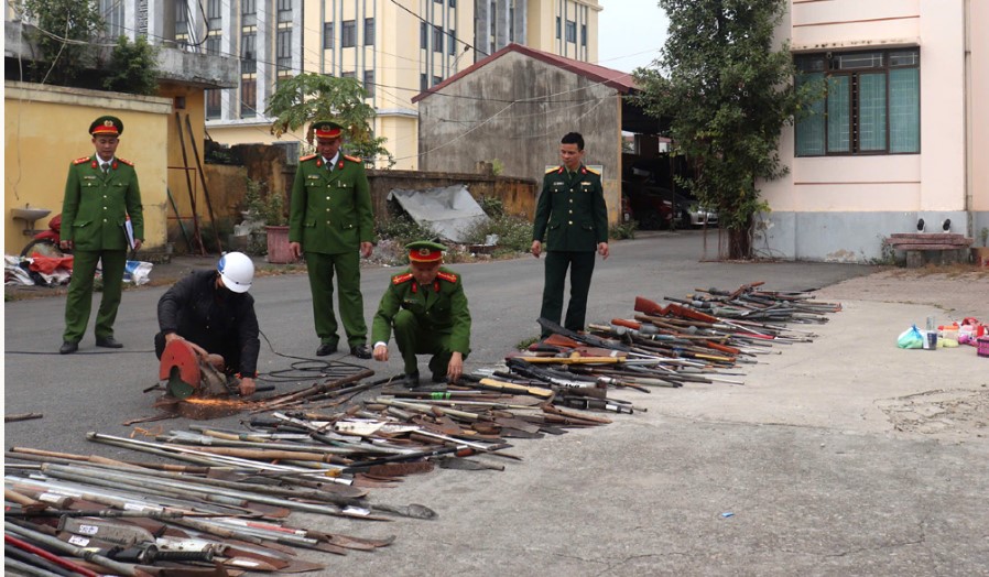 Bắc Giang: tiêu hủy nhiều vũ khí, vật liệu nổ, công cụ hỗ trợ và pháo