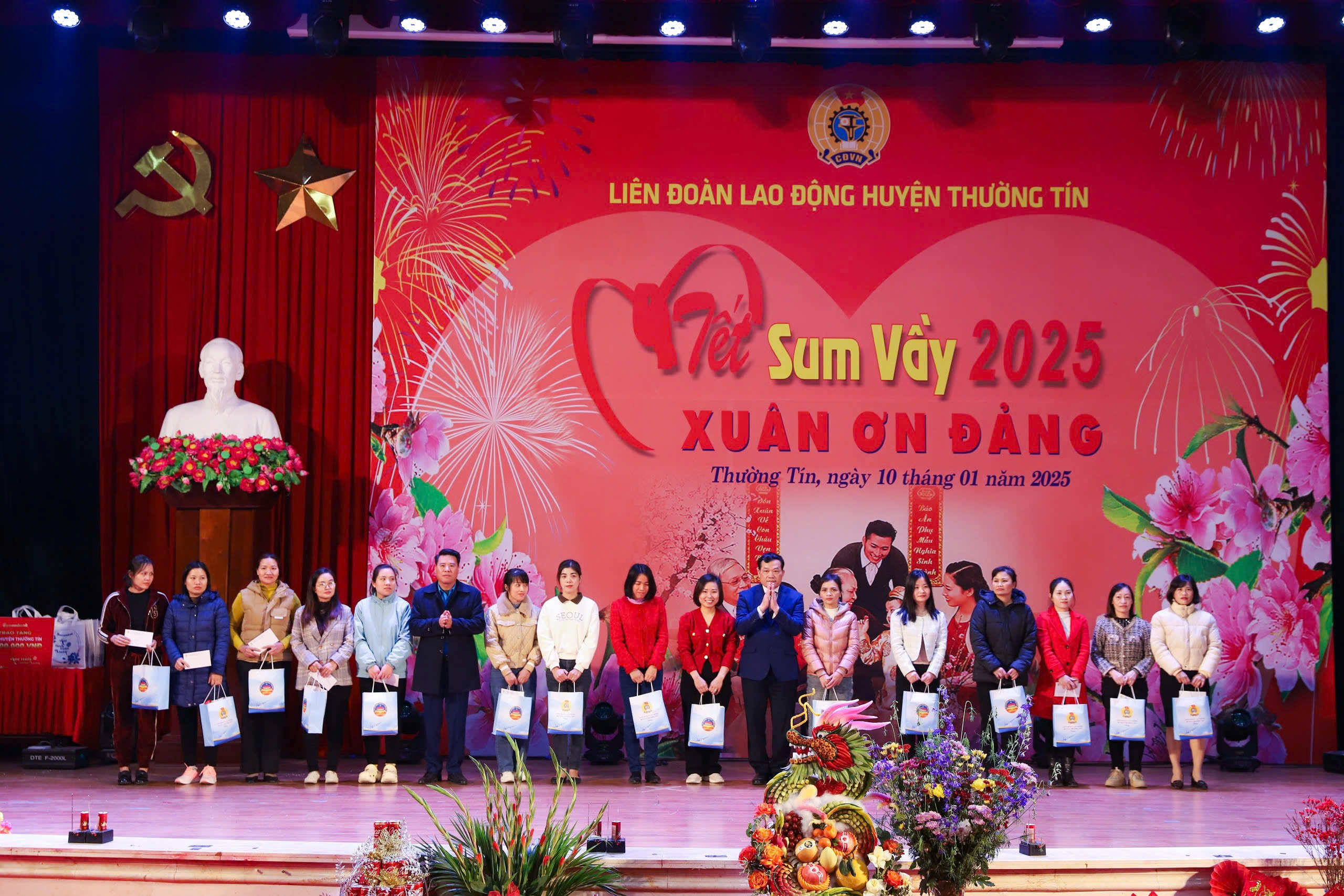 Nhiều hoạt động “Tết Sum vầy - Xuân ơn Đảng” năm 2025 ở Thường Tín