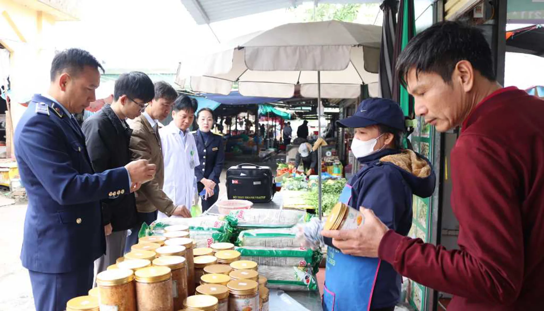 Quảng Ninh: tăng cường kiểm tra an toàn thực phẩm dịp Tết