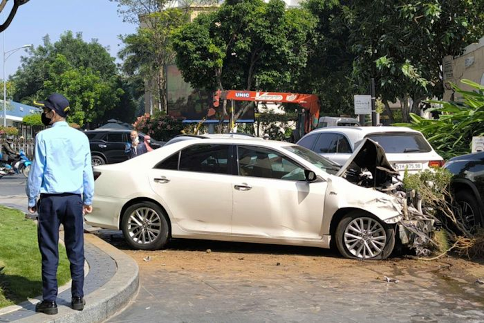 TP Hồ Chí Minh: tai nạn liên hoàn khiến nhiều phương tiện hư hỏng nặng